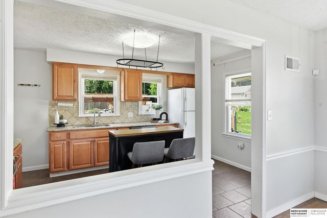 844 S 50th Street, Omaha, NE 68106