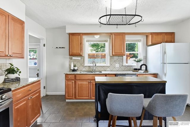 844 S 50th Street, Omaha, NE 68106