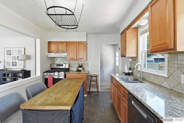 844 S 50th Street, Omaha, NE 68106