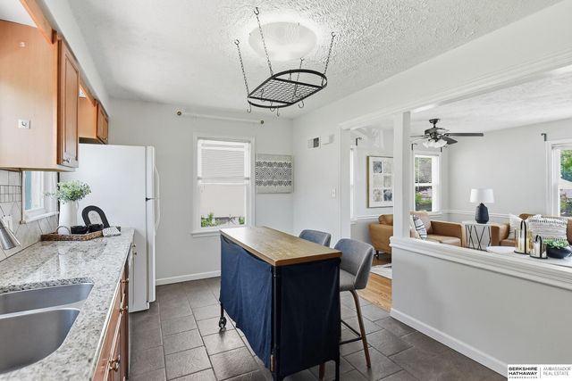 844 S 50th Street, Omaha, NE 68106