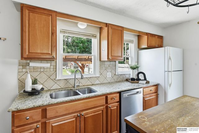 844 S 50th Street, Omaha, NE 68106