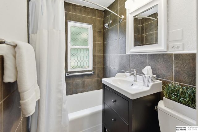 844 S 50th Street, Omaha, NE 68106