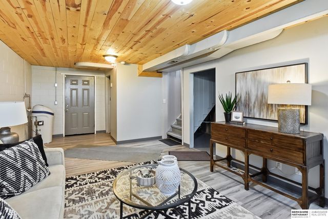 844 S 50th Street, Omaha, NE 68106