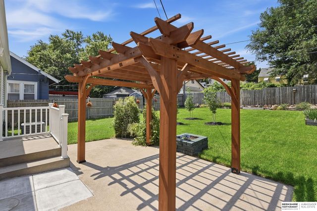 844 S 50th Street, Omaha, NE 68106