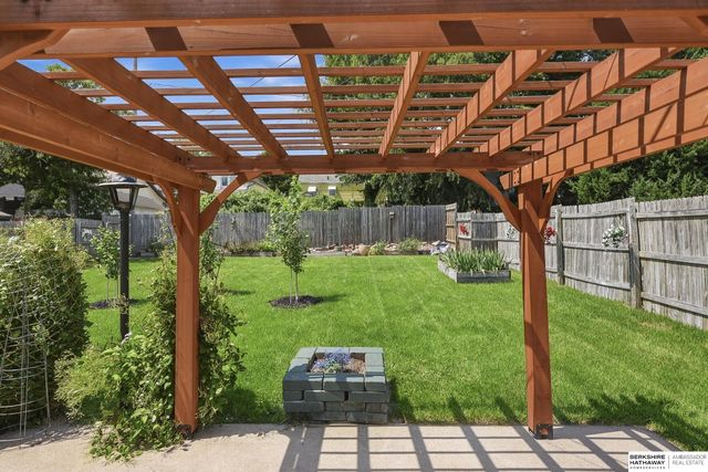 844 S 50th Street, Omaha, NE 68106