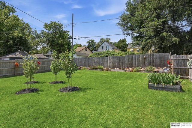 844 S 50th Street, Omaha, NE 68106