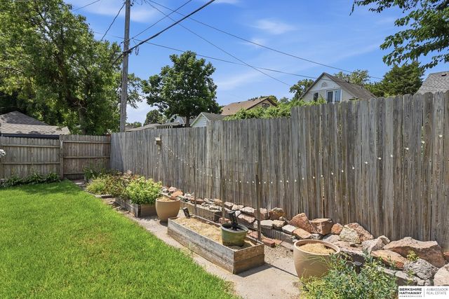 844 S 50th Street, Omaha, NE 68106