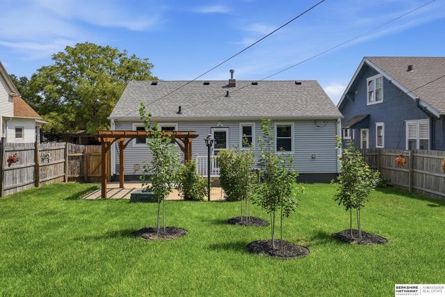 844 S 50th Street, Omaha, NE 68106