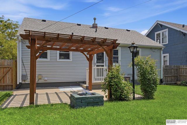 844 S 50th Street, Omaha, NE 68106