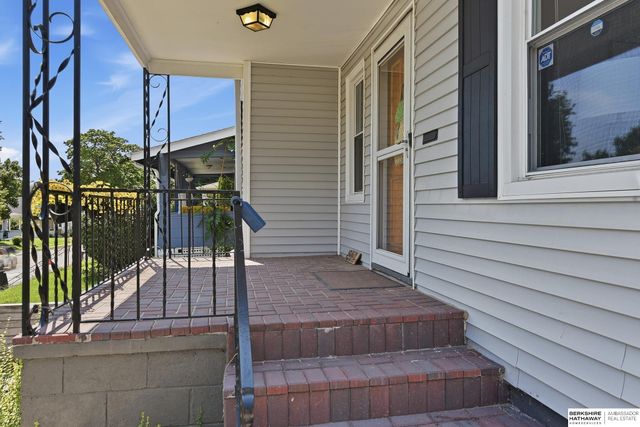 844 S 50th Street, Omaha, NE 68106