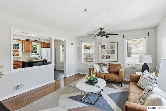 844 S 50th Street, Omaha, NE 68106