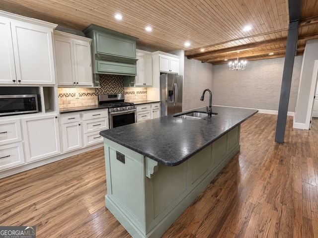 710 4th Avenue, West Point, GA 31833