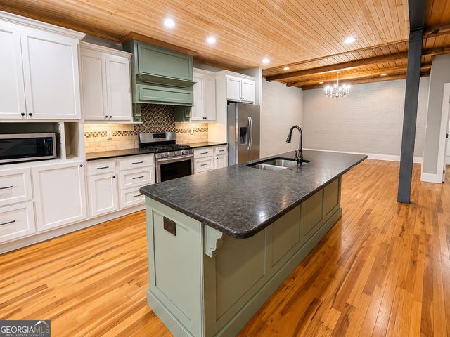 710 4th Avenue, West Point, GA 31833