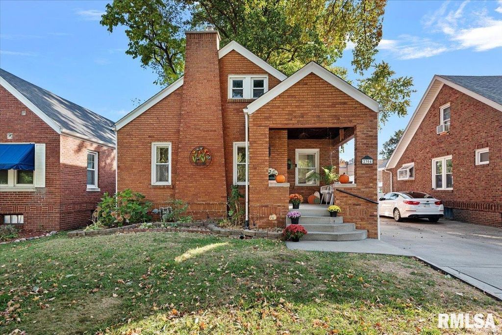 2304 Lowell Avenue, Springfield, IL 62704