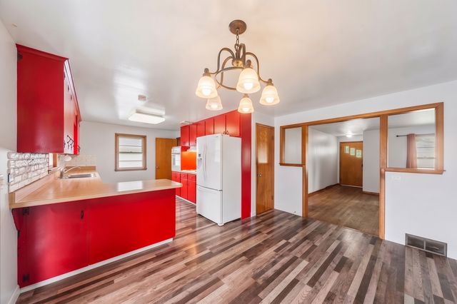 2135 Hawthorne Lane, Waukegan, IL 60087