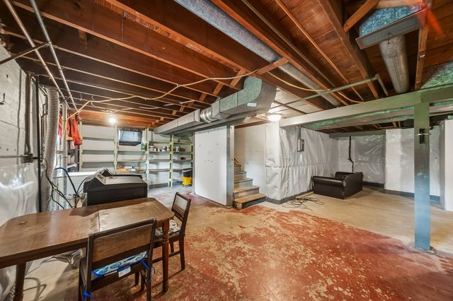 2135 Hawthorne Lane, Waukegan, IL 60087