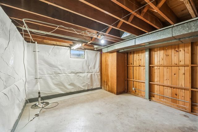 2135 Hawthorne Lane, Waukegan, IL 60087