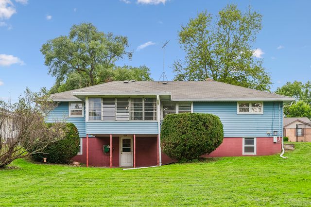 2135 Hawthorne Lane, Waukegan, IL 60087