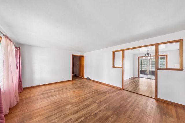 2135 Hawthorne Lane, Waukegan, IL 60087