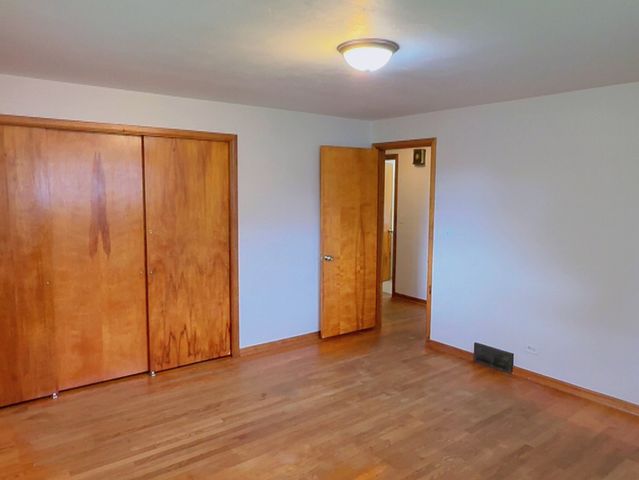2135 Hawthorne Lane, Waukegan, IL 60087