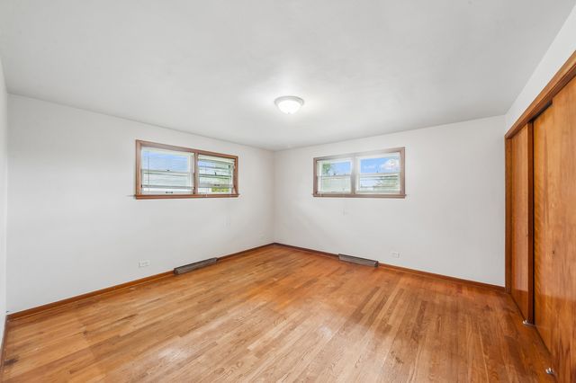 2135 Hawthorne Lane, Waukegan, IL 60087