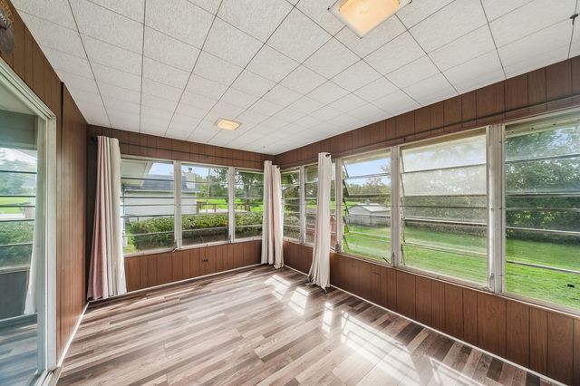 2135 Hawthorne Lane, Waukegan, IL 60087