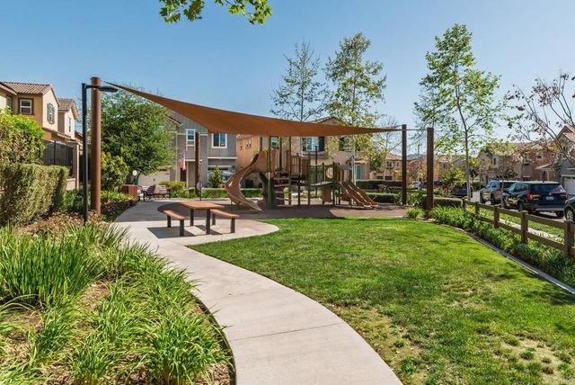 282 Oberlander Way, Fallbrook, CA 92028