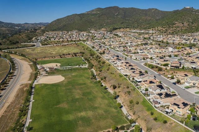 282 Oberlander Way, Fallbrook, CA 92028