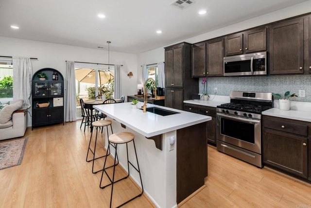 282 Oberlander Way, Fallbrook, CA 92028