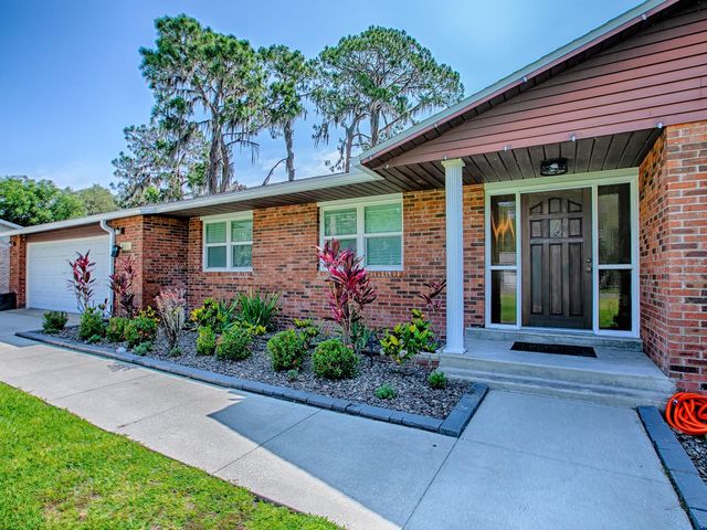 111 CARDINAL LANE, Eustis, FL 32726