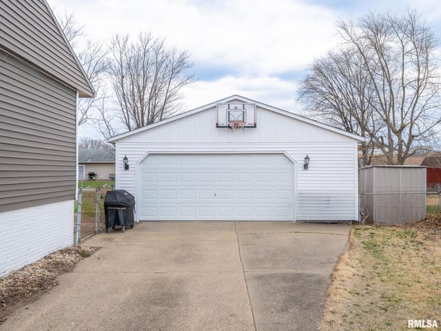 1338 GEORGEANNE Drive, Pekin, IL 61554