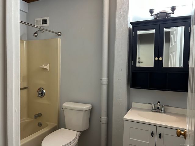 839 Main Street APT 104, Torrington, CT 06790