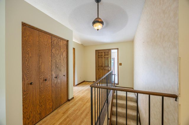 14140 Vale Court, Eden Prairie, MN 55346