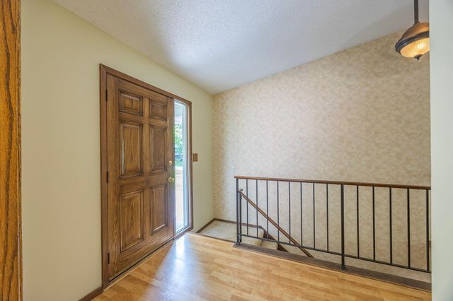 14140 Vale Court, Eden Prairie, MN 55346