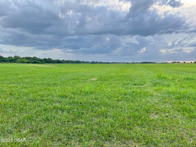 1720 E Fir Road, Carthage, MO 64836