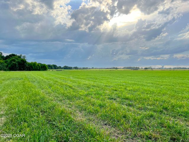 1720 E Fir Road, Carthage, MO 64836