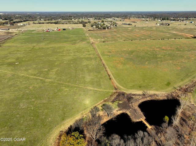 1720 E Fir Road, Carthage, MO 64836