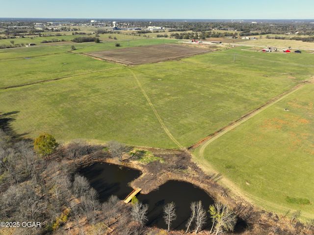 1720 E Fir Road, Carthage, MO 64836