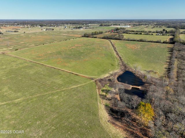 1720 E Fir Road, Carthage, MO 64836