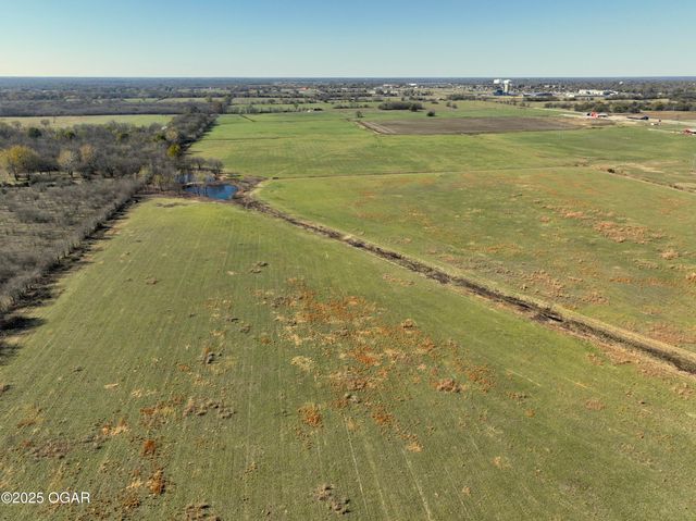 1720 E Fir Road, Carthage, MO 64836