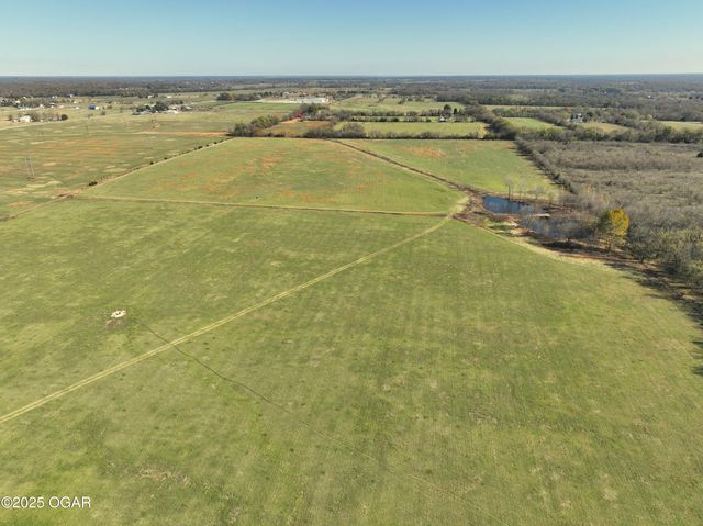 1720 E Fir Road, Carthage, MO 64836