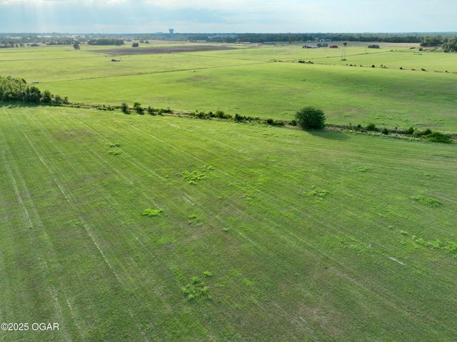 1720 E Fir Road, Carthage, MO 64836