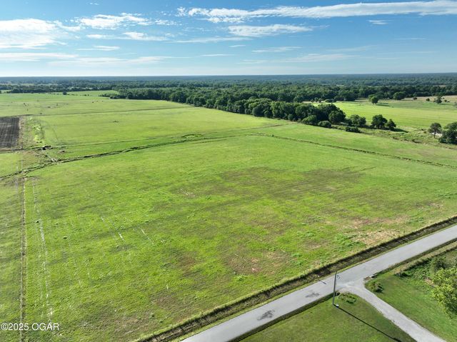 1720 E Fir Road, Carthage, MO 64836