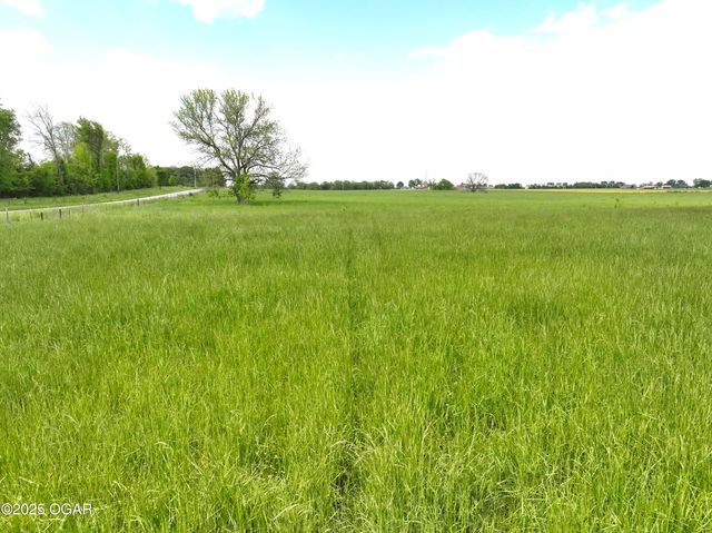 1720 E Fir Road, Carthage, MO 64836