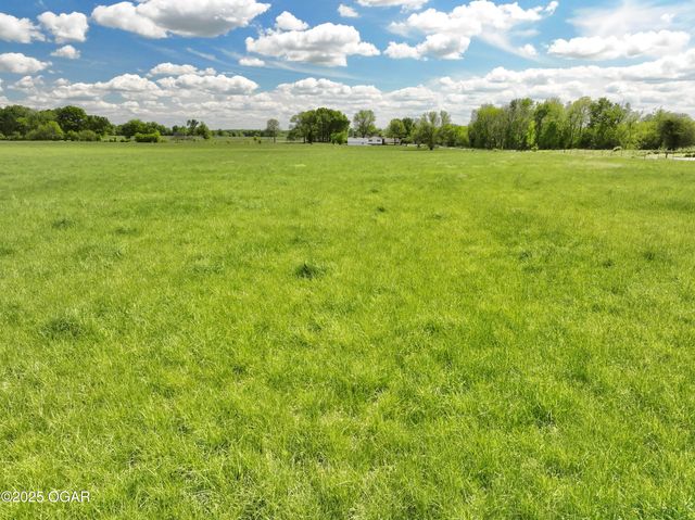 1720 E Fir Road, Carthage, MO 64836