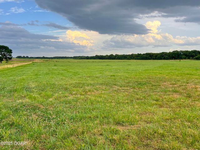 1720 E Fir Road, Carthage, MO 64836