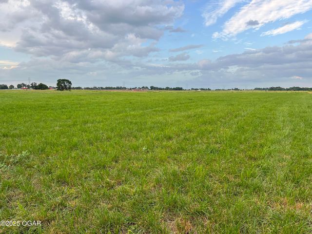 1720 E Fir Road, Carthage, MO 64836