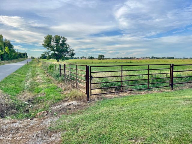 1720 E Fir Road, Carthage, MO 64836