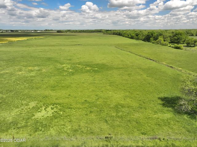 1720 E Fir Road, Carthage, MO 64836