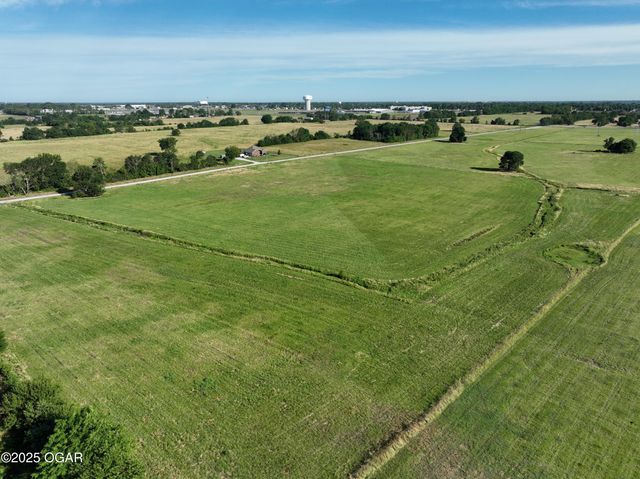 1720 E Fir Road, Carthage, MO 64836